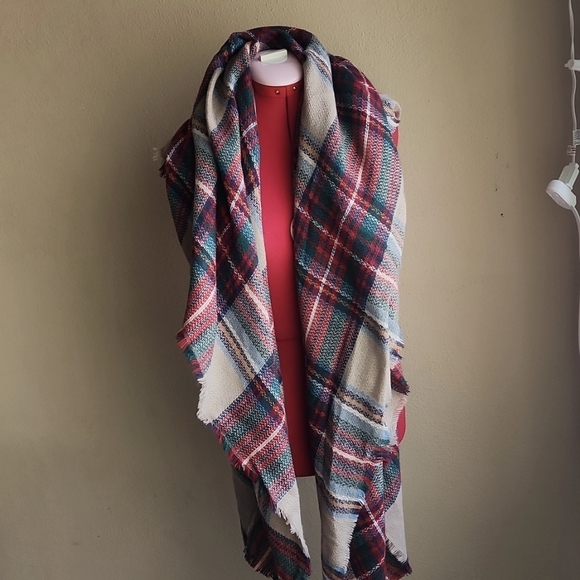 BEAUTIFUL SCARF/SHAWL/WRAP by MODCLOTH!!! - Picture 3 of 5